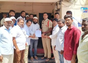 Janasena : వైసీపీ ప్రభుత్వ తీరుపై జనసేన నాయకుల నిరసన..