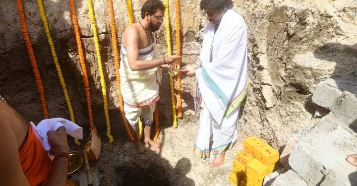 Pawan Kalyan : జనసేన పార్టీ కేంద్ర కార్యాలయానికి పవన్ కళ్యాణ్ భూమి పూజ..