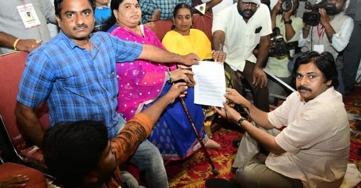 Pawan Kalyan : జనవాణితో ప్రజలకు మరింత దగ్గరైన పవన్ కళ్యాణ్..