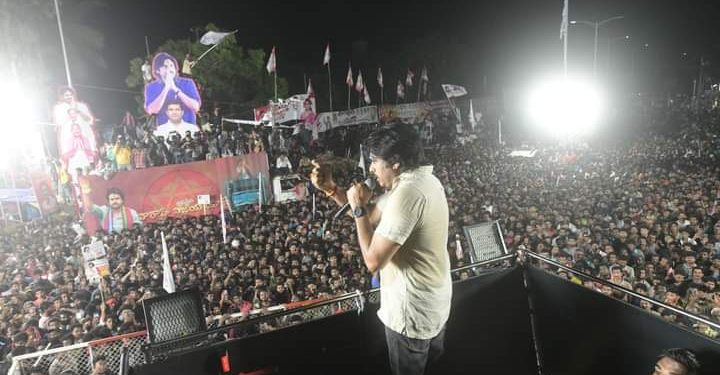 Pawan Kalyan : పిఠాపురంలో వారాహి ప్రభంజనం..  ప్రజాక్షేత్రంలో పరుగులు పెట్టిన జనసేన రథం..