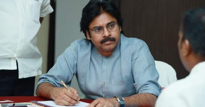 Varahi VijayaYathra : రాజకీయాలు మాకొద్దనే ఆలోచన సమాజానికి చేటు : పవన్ కళ్యాణ్