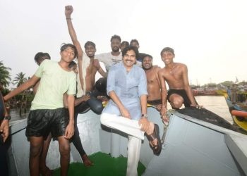 Varahi VijayaYathra : మత్స్యకారులు స్వయంశక్తి సాధకులు కావాలి : పవన్ కళ్యాణ్