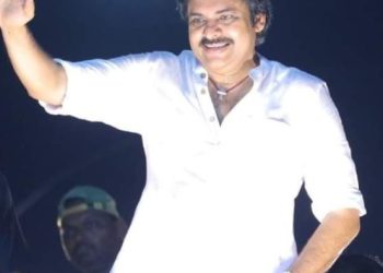 Varahi VijayaYathra : కాకినాడలో కదం తొక్కిన వారాహిరథం.. పదం కలిపిన జనసైన్యం