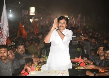 Varahi VijayaYathra : అమలాపురంలో జనసేన గర్జన.. జనసంద్రం మధ్య వారాహి విజయయాత్ర..