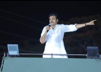 Varahi VijayaYathra : కేసులున్న ముఖ్యమంత్రి కేంద్రంతో ఏం మాట్లాడతాడు : పవన్ కళ్యాణ్