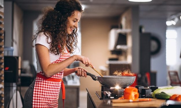 Kitchen Tips : ఈ చిన్ని చిట్కాలు మీ వంటను ఈజీ చేస్తాయి..