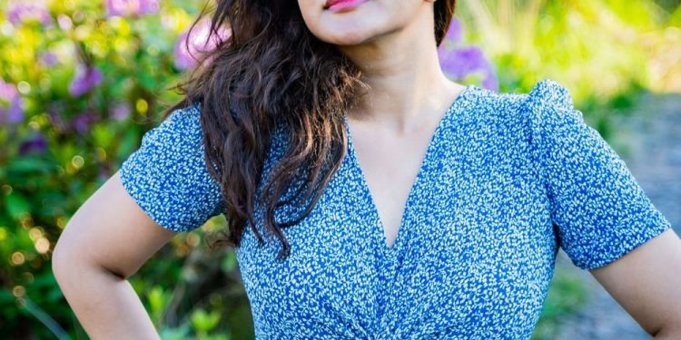 Honey Rose Hot Photos : నీ సొగసు చూసి ప్రకృతే సిగ్గు పడగా..