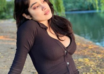 Janhvi Kapoor Hot Pics : ఎన్టీఆర్ హీరోయిన్ జాన్వీ హాట్ పిక్స్..