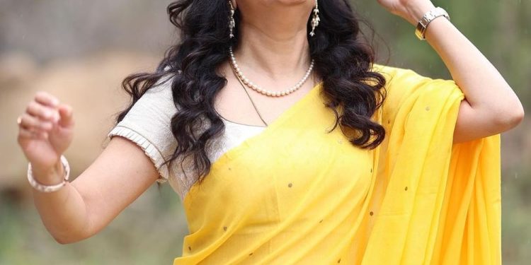 Singer Sunitha Latest Pics : చందమామలా మెరిసిపోతున్న సింగర్ సునీత..