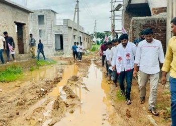 Janasena vs Jagananna Colony : నీటి తటాకాలు.. బురద రోడ్లు.. అస్తవ్యస్తంగా జగనన్న కాలనీలు..
