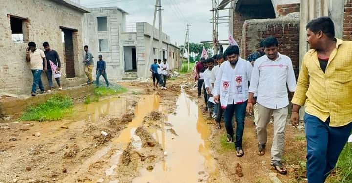 Janasena vs Jagananna Colony : నీటి తటాకాలు.. బురద రోడ్లు.. అస్తవ్యస్తంగా జగనన్న కాలనీలు..