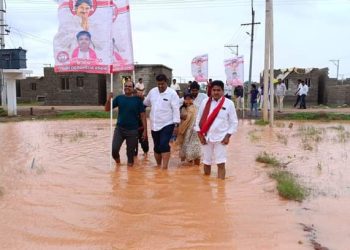 Janasena in Eluru : జగనన్న ఇల్లు మాకొద్దు బాబోయ్.. 