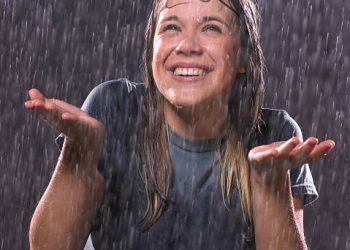 Rainy Season Tips : వర్షంలో తడుస్తూ..ఆ నీటిని తాగుతున్నారా.. అయితే ప్రమాదం అంచుల్లో ఉన్నట్టే..