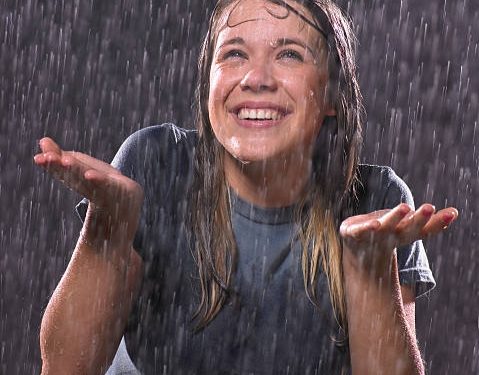 Rainy Season Tips : వర్షంలో తడుస్తూ..ఆ నీటిని తాగుతున్నారా.. అయితే ప్రమాదం అంచుల్లో ఉన్నట్టే..