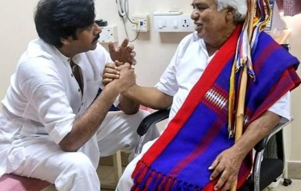 Gaddar with Pawan Kalyan : గద్దర్ నీ పరామర్శించిన పవన్ కళ్యాణ్…