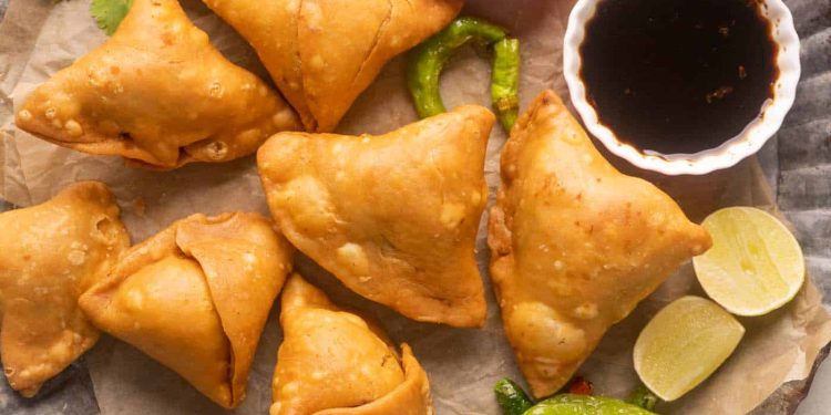 Samosa : ఎంతో ఇష్టంగా తినే సమోసా కథ మీకు తెలుసా..!?