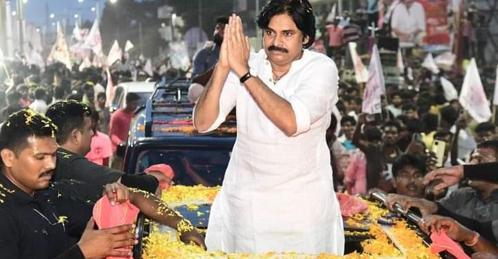 Varahi VijayaYathra in Ungatoor : ఎలుగెత్తు.. ఎదురించు.. ఎన్నుకో : పవన్ కళ్యాణ్