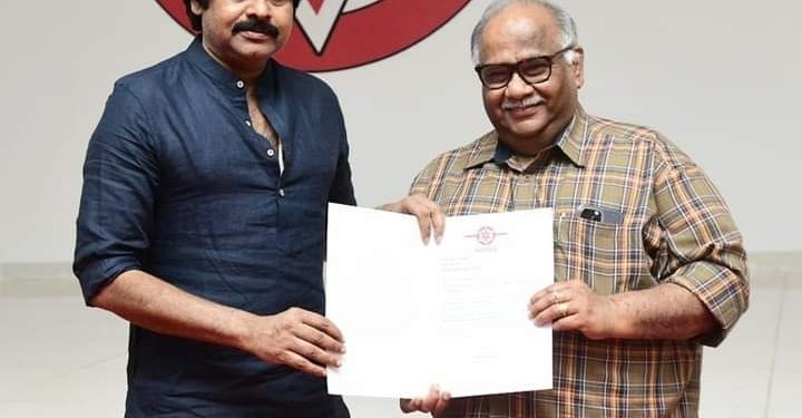 Pawan Kalyan With New Incharges : జనసేన పార్టీ కొత్త ఇన్చార్జిలు వీరే..