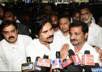 Pawan Kalyan in SP Office : రాజ్యాంగ హక్కులను కాలరాయడం పోలీసులకు తగదు : పవన్ కళ్యాణ్