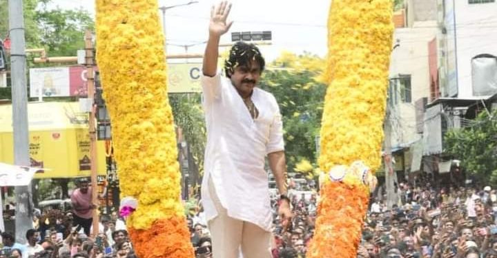 Pawan kalyan in Thirupathi : తిరుపతిలో జనసేనానికి బ్రహ్మరథం..