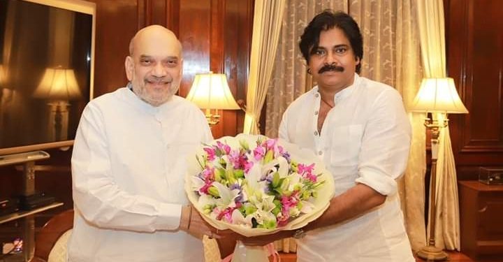 Pawan Kalyan With Amit Shah  : కేంద్ర హోమ్ మంత్రి అమిత్ షాతో పవన్ కళ్యాణ్ భేటీ..