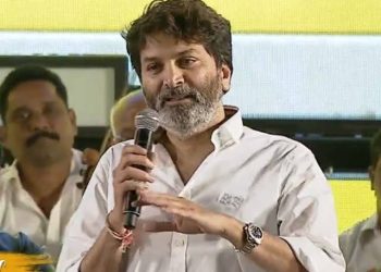 Mahesh Babu fans Fire on Trivikram : గురూజీపై సూపర్ స్టార్ ఫ్యాన్స్ ఫైర్..