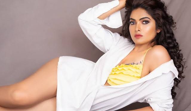Divi Vadthya Hot Pics : దివి అందాలు అదరహో..