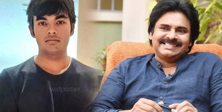 Akira At Sudarshan : ఆ థియేటర్ లో దర్శనమిచ్చిన పవన్ వారసుడు..