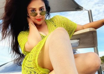 Sreemukhi Hot Pics : కుర్రాళ్ల హీట్ పెంచుతున్న శ్రీముఖి హాట్ పిక్స్..