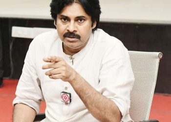 Pawan kalyan in Mangalagiri : వైసీపీ పాలనలో పది అడుగులు వెనక్కి వెళ్లిపోతున్నాం : పవన్ కళ్యాణ్