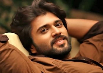 Vijay Devarakonda : రామ్ చరణ్ నీ వదిలి విజయ్ దేవరకొండను వరించిన స్టోరీ..ఈసారి అయినా హిట్ కొడ్తాడా..