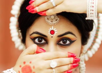 Why Should Women Wear a Blob : నుదుటన బొట్టు పెట్టుకోవడం గురించి సైన్స్ ఎం చెప్తుంది..? బొట్టు ఆడవాళ్లేనా.. మగవాళ్ళు కూడా పెట్టుకోవచ్చా..?