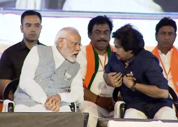 Pawan Kalyan – Modi : స్టేజ్ పై పవన్ కళ్యాణ్, మోదీ ఏం మాట్లాడుకున్నారు.. జనాల కామెంట్స్ మాములుగా లేవుగా..