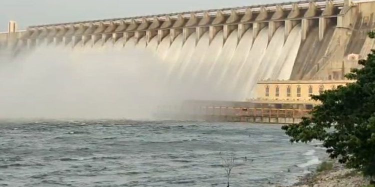Water Conflict at Nagarjuna Sagar : నాగార్జునసాగర్ వద్ద హై టెన్షన్.. అసలు గొడవ ఏంటి..?