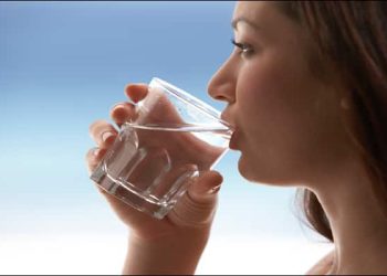 Problems Caused by not Drinking Water in Winter : చలికాలం అని నీటిని తాగడం తగ్గిస్తున్నారా.. అయితే ఈ వ్యాధులు వచ్చే అవకాశం ఎక్కువ..