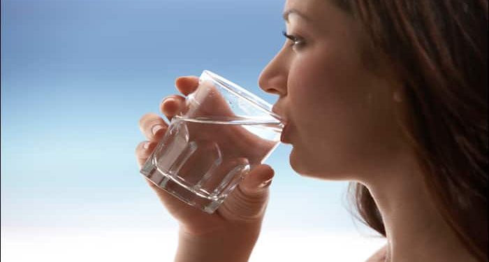 Problems Caused by not Drinking Water in Winter : చలికాలం అని నీటిని తాగడం తగ్గిస్తున్నారా.. అయితే ఈ వ్యాధులు వచ్చే అవకాశం ఎక్కువ..