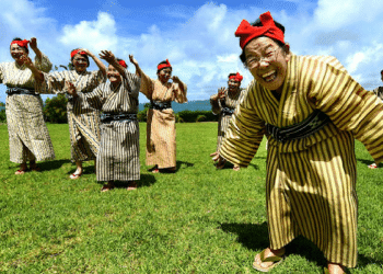 The People of that Village Live for 100 Years : ఆ గ్రామంలోని ప్రజలు 100 ఏళ్ళు జీవిస్తారు.. అసలు రహస్యం తెలిస్తే షాక్ అవ్వాల్సిందే..