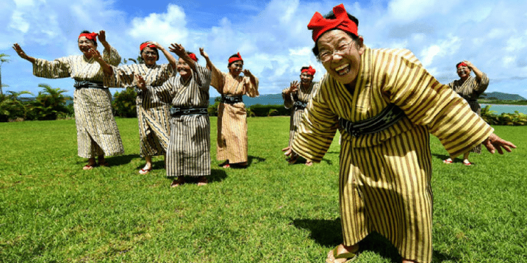 The People of that Village Live for 100 Years : ఆ గ్రామంలోని ప్రజలు 100 ఏళ్ళు జీవిస్తారు.. అసలు రహస్యం తెలిస్తే షాక్ అవ్వాల్సిందే..