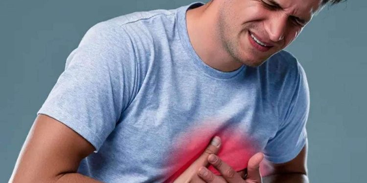 Heart Attack Symptoms : కాళ్లు, చేతులలో ఈ లక్షణాలు … గుండెపోటుకు కారణాలు.