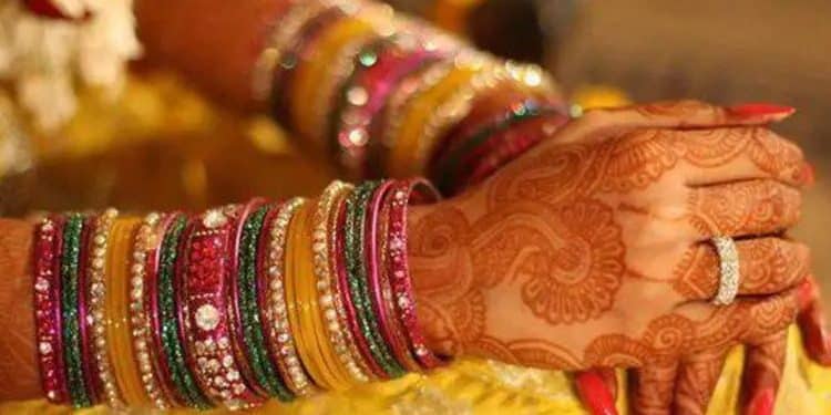 Scientific Reason behind Women Wearing Bangles : ఆడవారు చేతులకు గాజులు ధరించడం వెనుక సైంటిఫిక్ రీసన్..