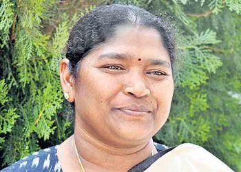 Seethakka Power in Telangana Elections : 200 కోట్లు వర్సెస్ సీతక్క.. 