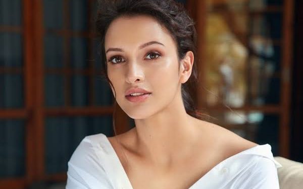 Animal Movie Heroine Tripti Dimri :  తృప్తి డిమ్రి లేటెస్ట్ పిక్స్