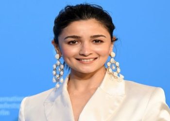 Alia Bhatt: నువ్వు ముందు గేట్ బయటకు వెళ్లు.. ఫొటోగ్రాఫర్లపై ఆలియా భట్ సీరియస్