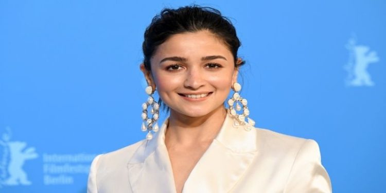 Alia Bhatt: నువ్వు ముందు గేట్ బయటకు వెళ్లు.. ఫొటోగ్రాఫర్లపై ఆలియా భట్ సీరియస్
