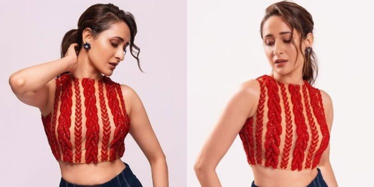 Pragya Jaiswal: మత్తెక్కిస్తోన్న బాలయ్య మరదలు.. ప్రగ్యా జైస్వాల్ పరువాలు చూశారంటే..!