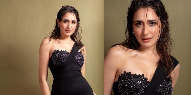 Pragya Jaiswal: బ్లాక్ డ్రెస్లో ప్రగ్యా జైస్వాల్ పరువాల విందు.. సరికొత్త అందాలను మీరూ చూసేయండి