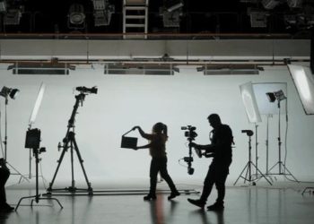 Telugu Movies Shooting: 30 శాతం వేతనాలు పెంచిన నిర్మాతల సినిమాలకే పని చేస్తాం.. తెలుగు ఫిల్మ్ ఇండస్ట్రీ ఎంప్లాయిస్ కీలక నిర్ణయం