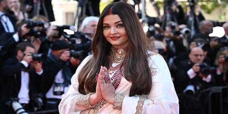 Aishwarya Rai: నా పేరు, ఫోటోలు వాడొద్దు.. దిల్లీ హైకోర్టును ఆశ్రయించిన ఐశ్వర్యారాయ్