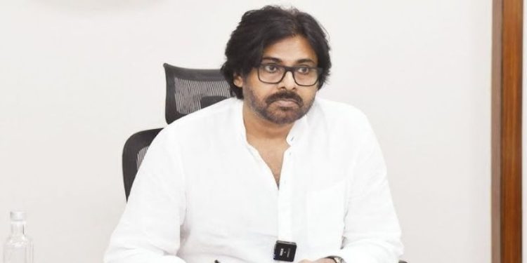 Pawan Kalyan: పవన్ కల్యాణ్‌కు వైరల్ ఫీవర్.. ట్రీట్‌మెంట్‌ కోసం మంగళగిరి నుంచి హైదరాబాద్‌కు తరలింపు