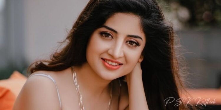 Poonam Kaur: నందమూరి vs మెగా ఫ్యాన్స్ మధ్య చిచ్చు పెట్టిన పూనమ్ కౌర్.. బాలయ్యపై ప్రశంసలు, మెగా ఫ్యాన్స్ ఫైర్